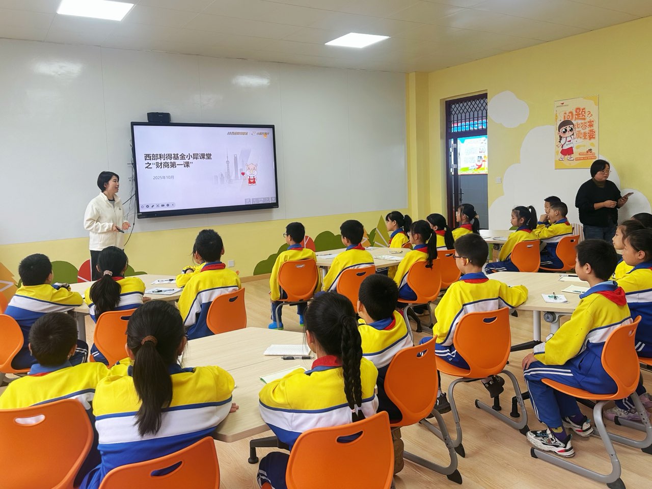 商南城关五小揭牌照片.jpg 商南城关五小揭牌照片.jpg